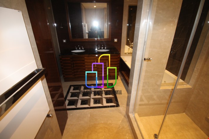 Emaar square Shock Price 3,5+1 With Maid Room 220 M2 Residence Block