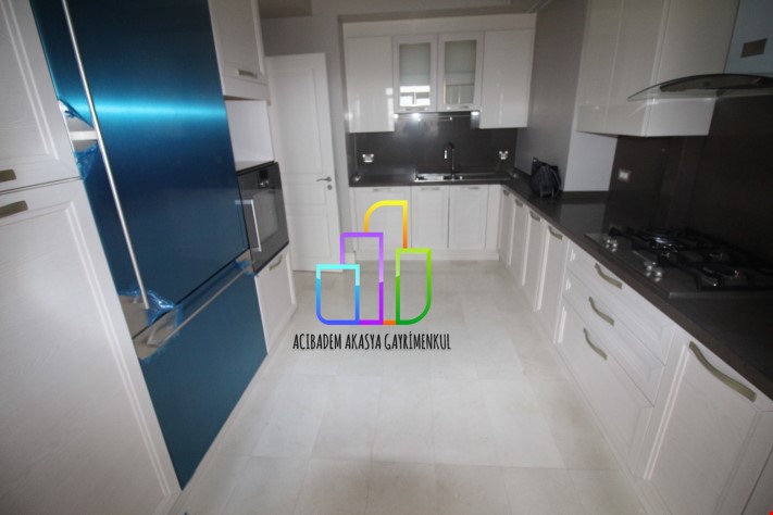 Emaar Square de  3 +1 Satılık Daire  204  m2